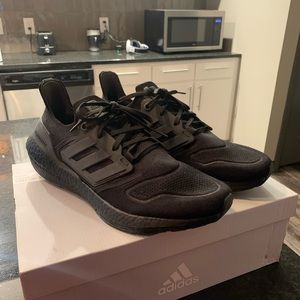 Adidas Ultraboost 22 - Black